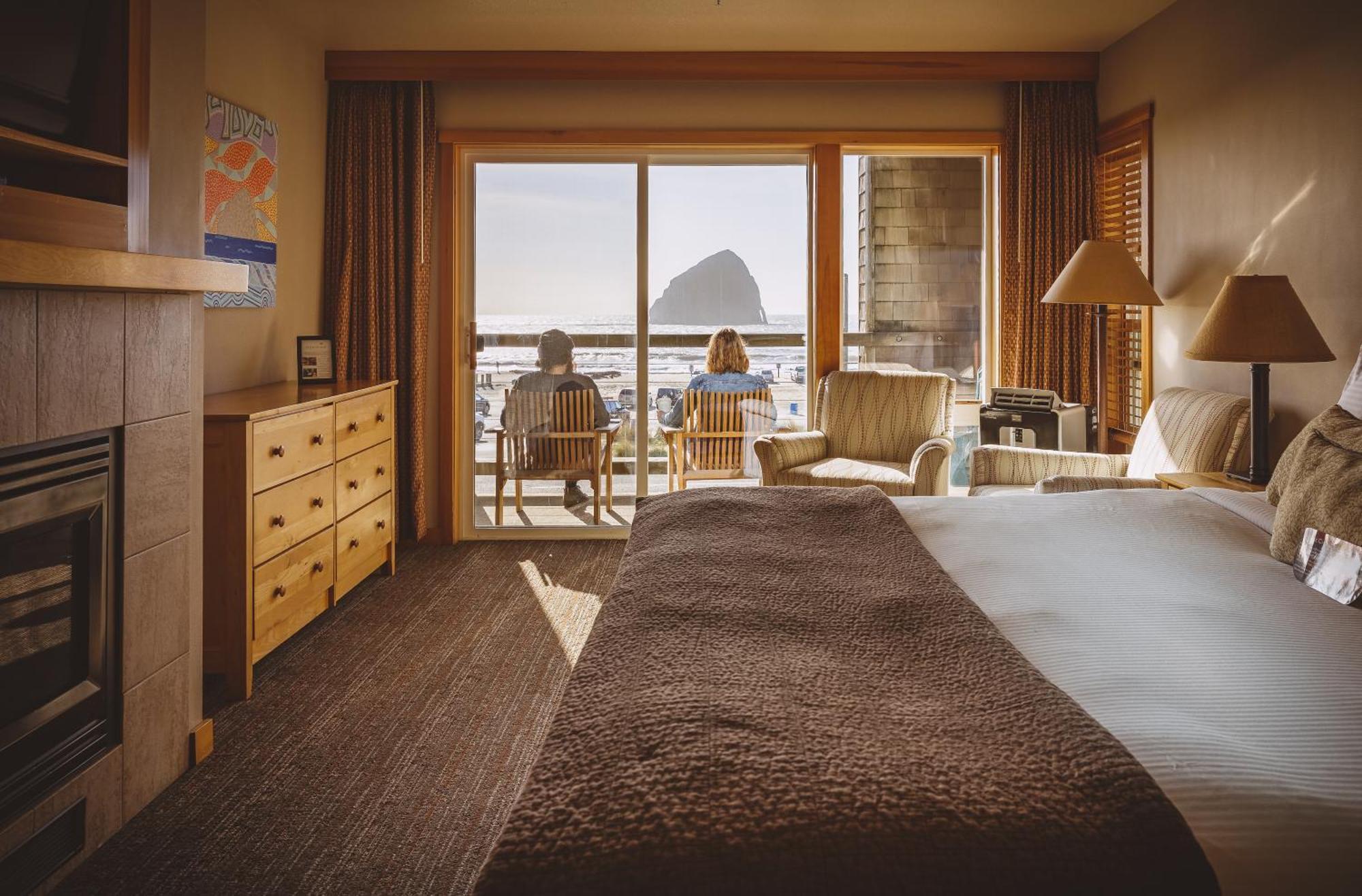At Cape Kiwanda Inn 3*