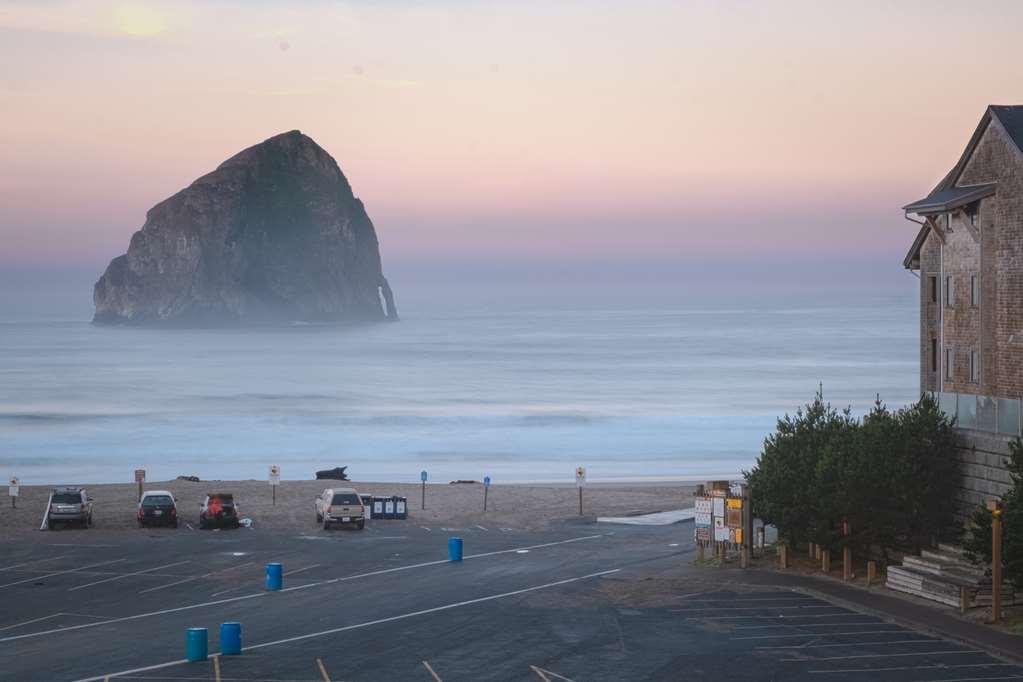 At Cape Kiwanda Inn 3*